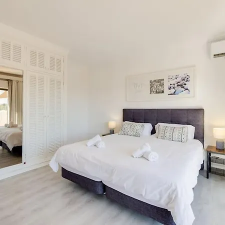 別荘 Moderne Villa, Pool+meerblick,schnelles Wifi,klima カラス・デ・マヨルカ