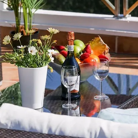 Moderne Villa, Pool+meerblick,schnelles Wifi,klima 別荘 *