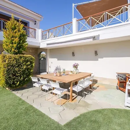 Moderne Villa, Pool+meerblick,schnelles Wifi,klima 別荘 *